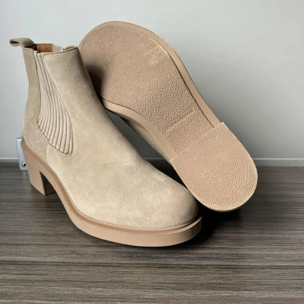 Andre Assous Gemma Chelsea Bootie Boots Size 9.5 $150 in Sesame Beige